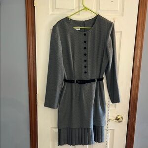 VTG-Jennifer Jeffries-10-Gray& black, Sheath,Pleated Hem, Long Sleeves, dress.